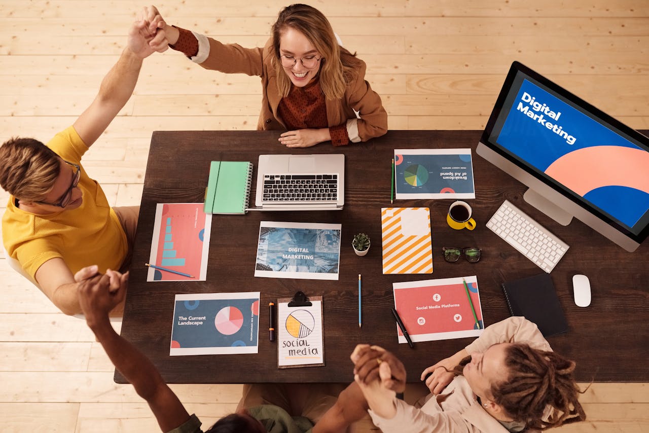 about-header Colleagues celebrating success in a modern digital marketing office with teamwork and collaboration.